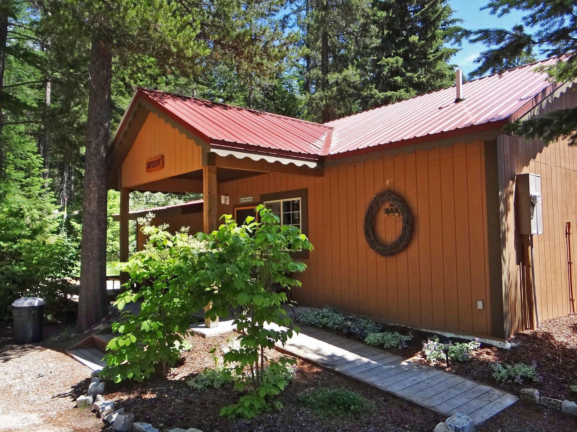 Historic Tamarack Lodge Hungry Horse Экстерьер фото