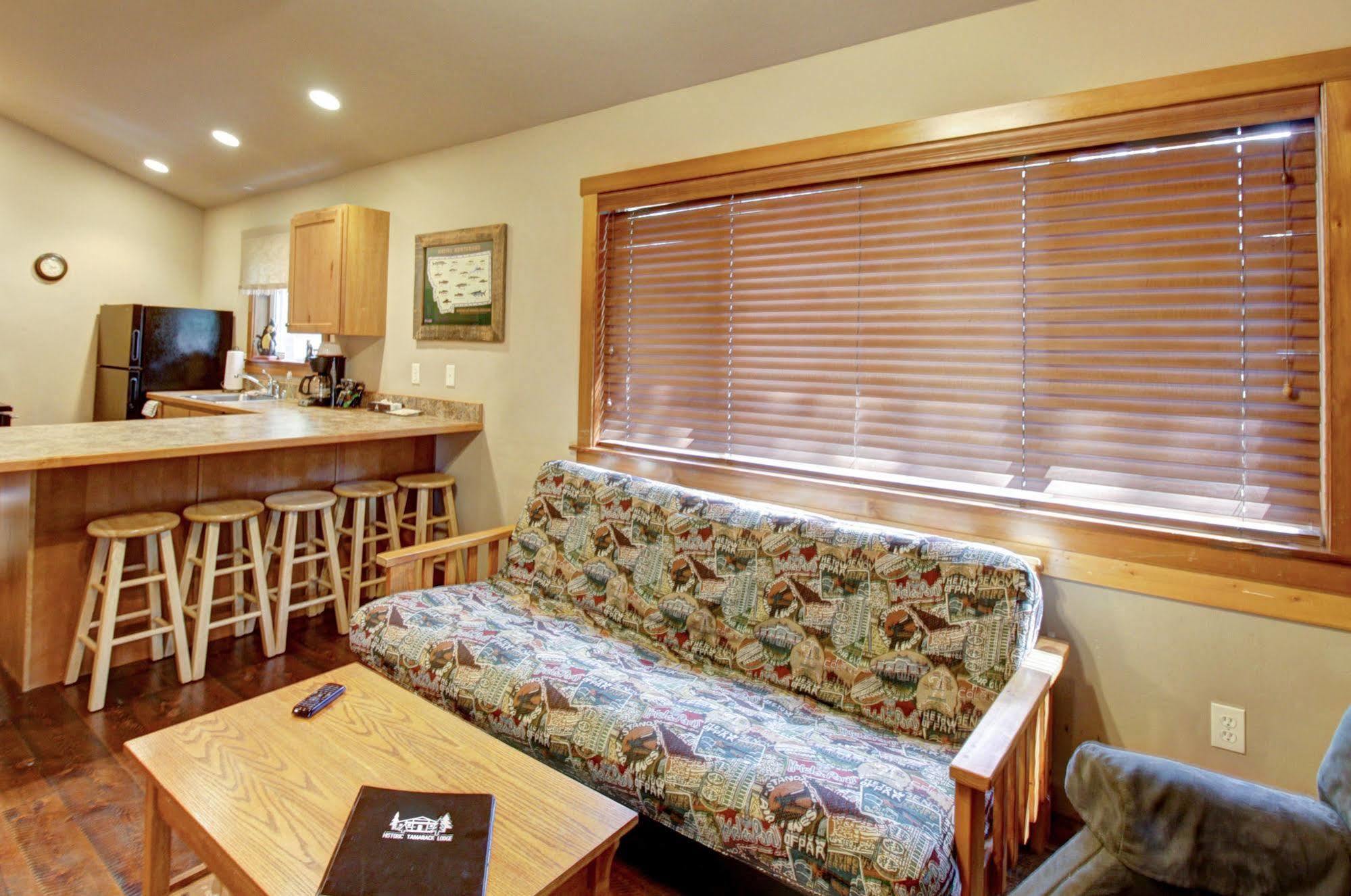Historic Tamarack Lodge Hungry Horse Экстерьер фото