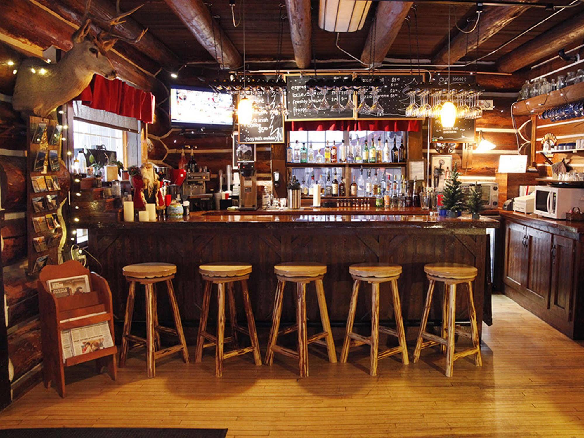 Historic Tamarack Lodge Hungry Horse Экстерьер фото