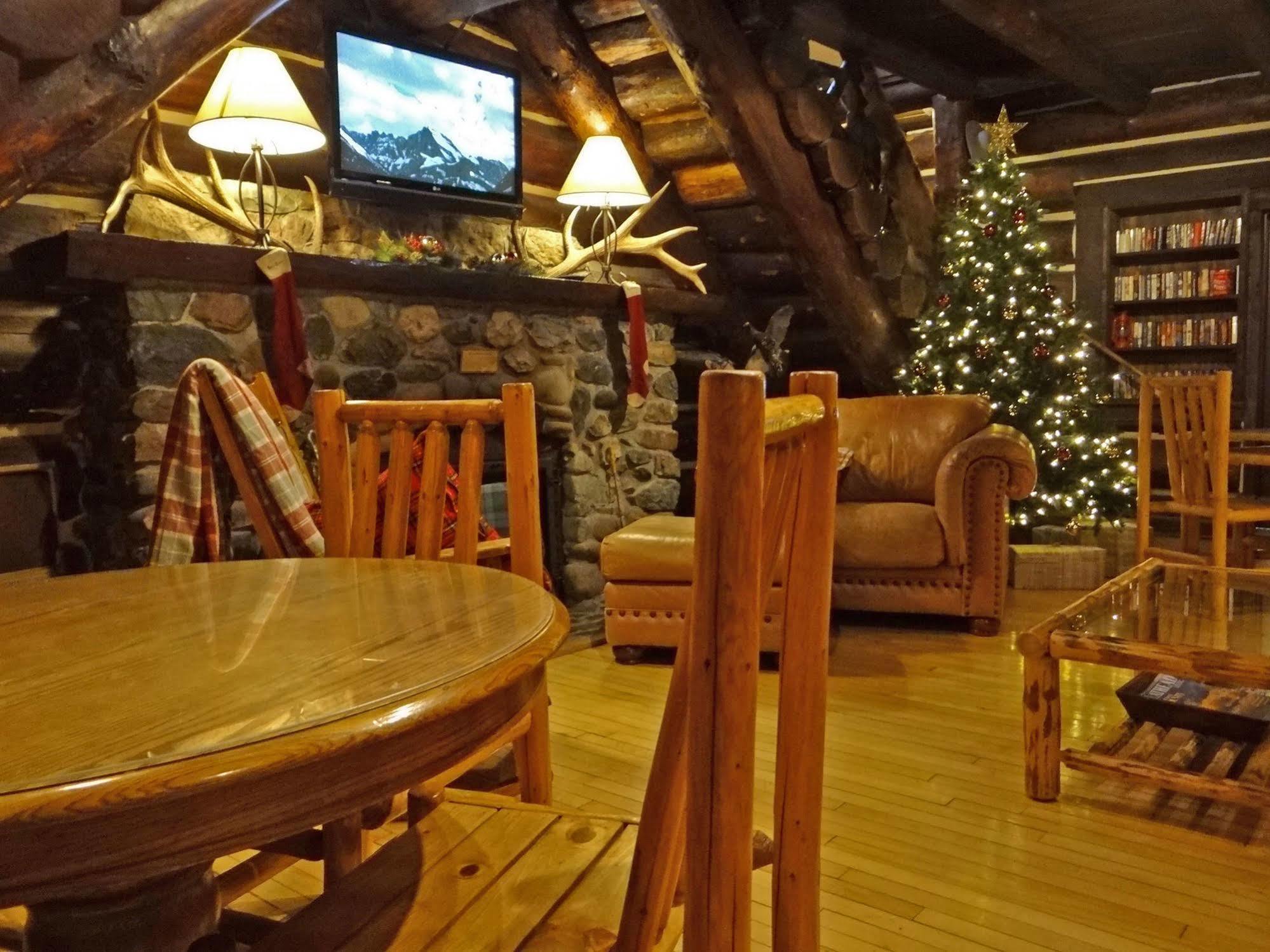 Historic Tamarack Lodge Hungry Horse Экстерьер фото