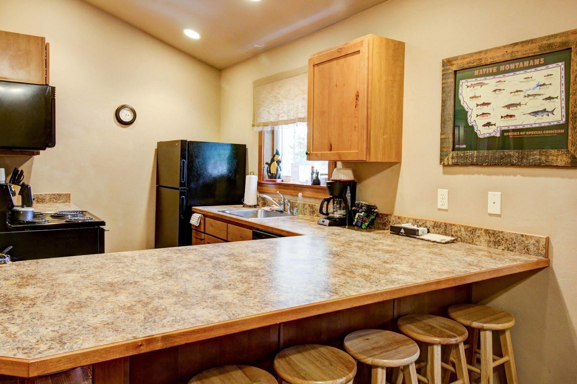 Historic Tamarack Lodge Hungry Horse Экстерьер фото