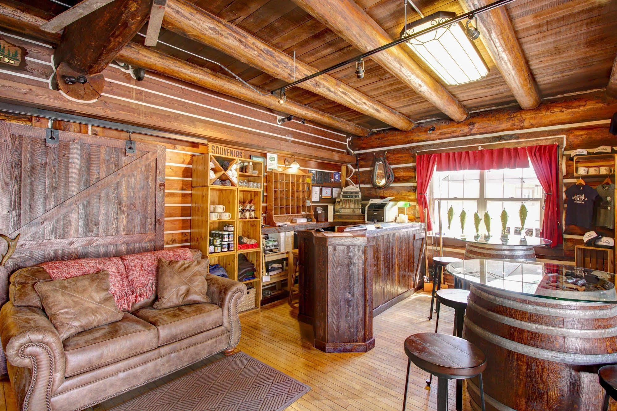 Historic Tamarack Lodge Hungry Horse Экстерьер фото