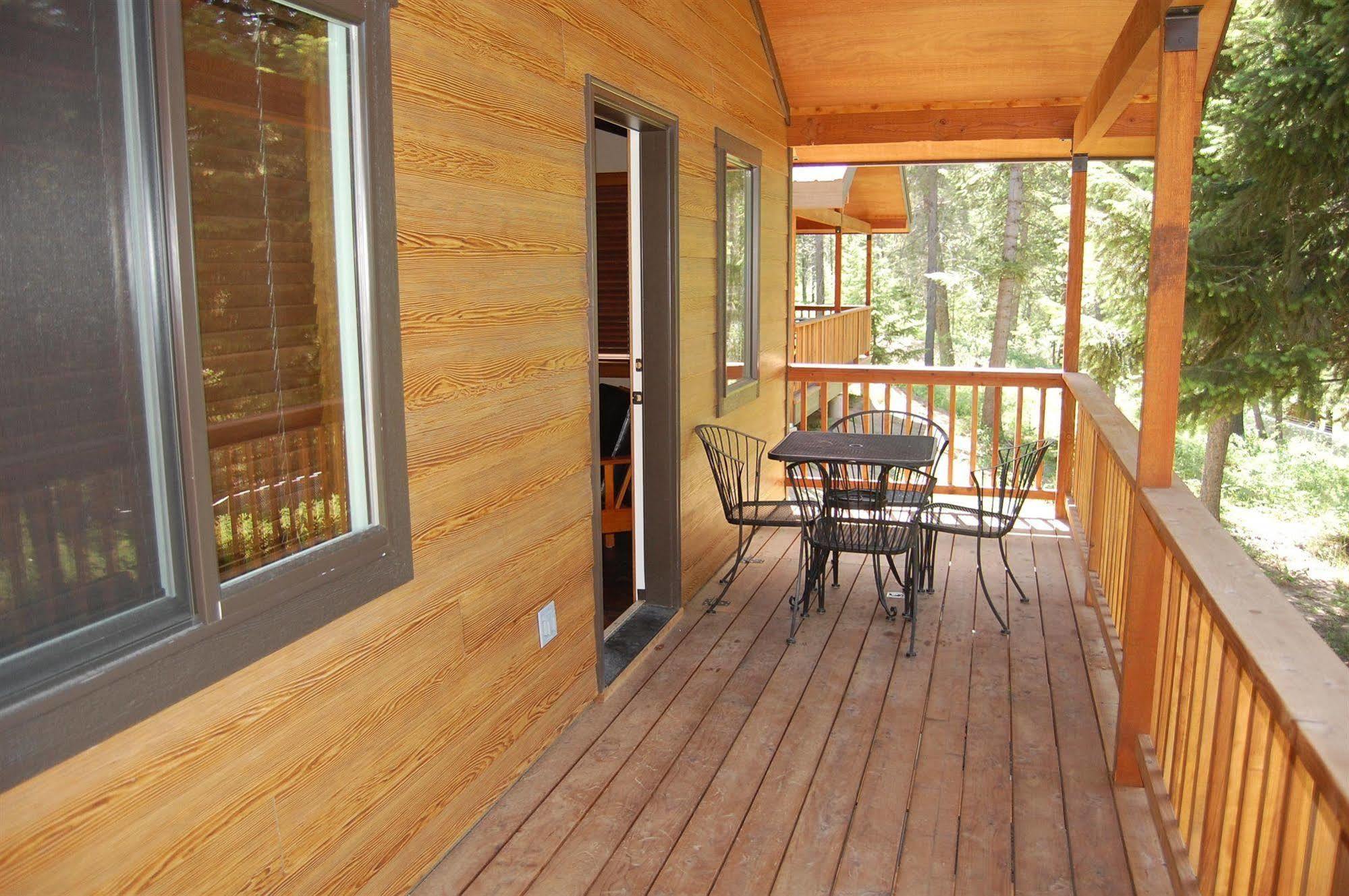 Historic Tamarack Lodge Hungry Horse Экстерьер фото